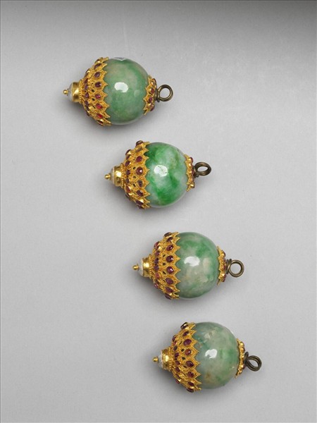 玉鑲金嵌寶石鈕