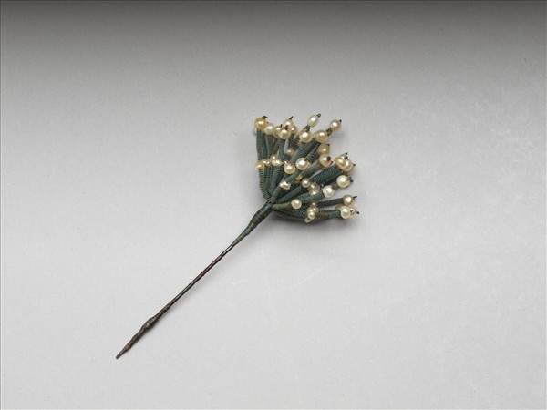 鐵鑲米珠山丹花簪