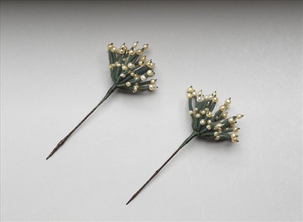 鐵鑲米珠山丹花簪