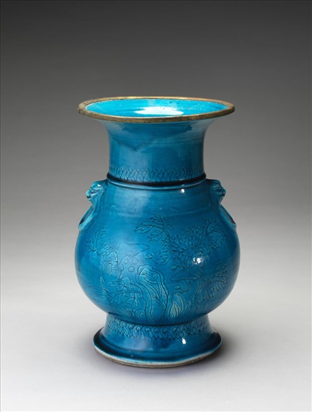 孔雀藍釉花蝶紋獸耳瓶