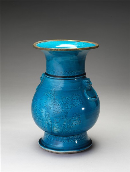 孔雀藍釉花蝶紋獸耳瓶