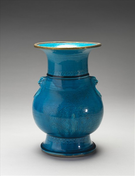 孔雀藍釉花蝶紋獸耳瓶