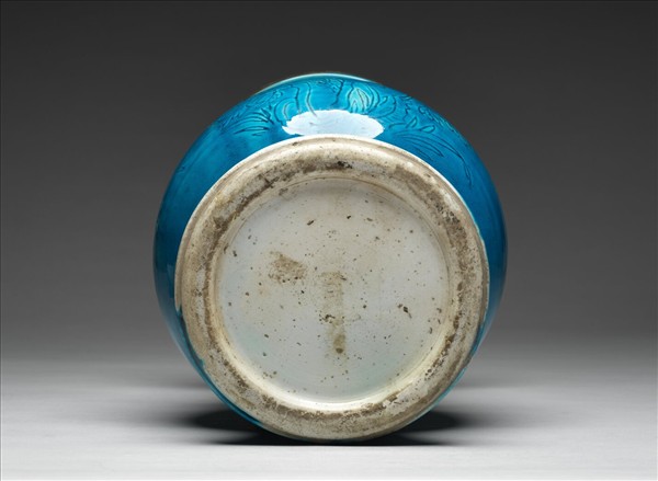 孔雀藍釉花蝶紋獸耳瓶