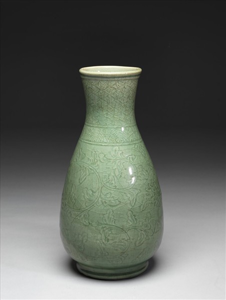 青瓷劃花菊花紋瓶