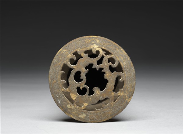 青瓷劃花菊花紋瓶