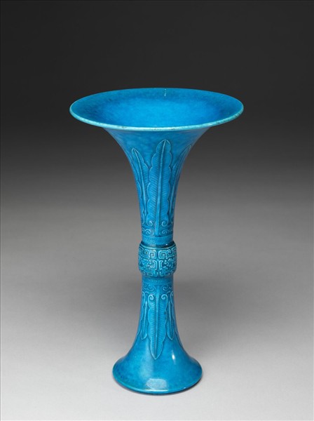 孔雀藍釉蕉葉紋觚