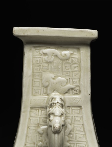 定窯 白瓷獸面紋雙耳方壺