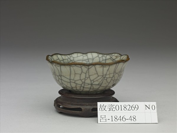 哥窯 青瓷葵口杯