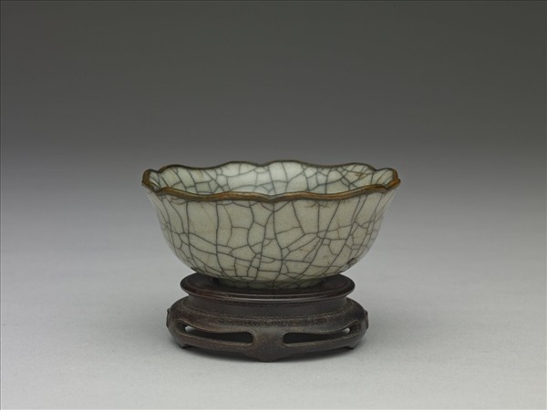 哥窯 青瓷葵口杯