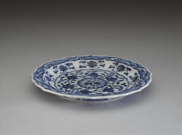 青花花卉紋葵花式盤