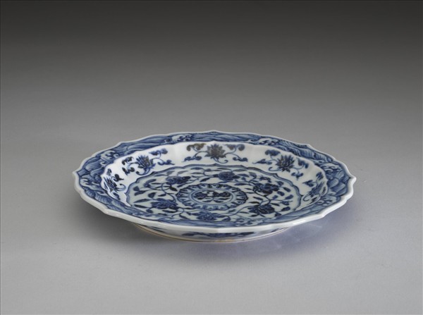 青花花卉紋葵花式盤