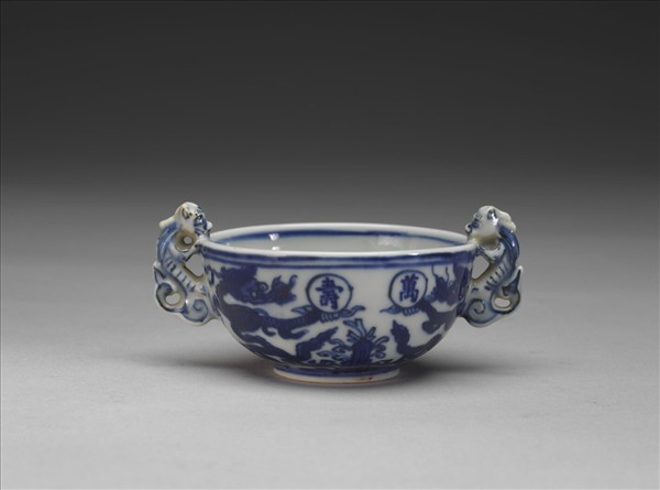 青花萬壽齊天雙獸耳杯