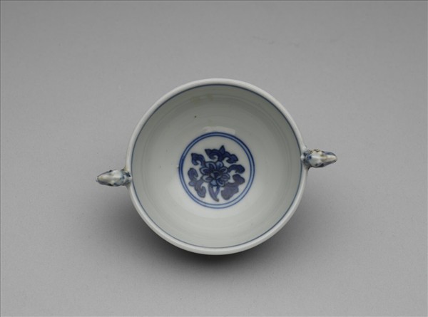 青花萬壽齊天雙獸耳杯