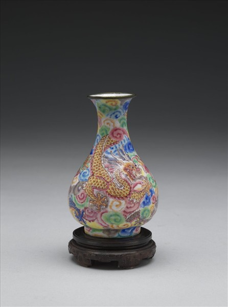 銅胎畫琺瑯雲龍戲珠玉壺春瓶