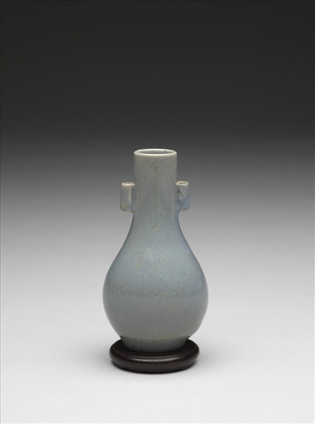 廣窯 天藍釉貫耳瓶