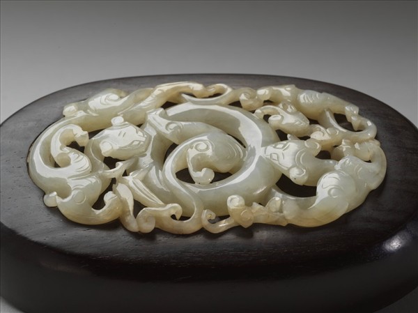 紫檀嵌玉蟠螭橢圓盒