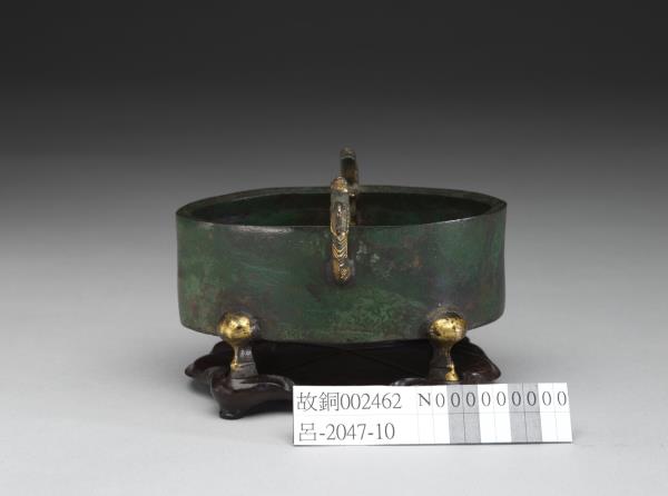 龍首雙耳四足銅爐- 故宮