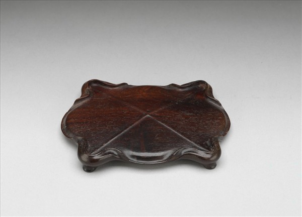 龍首雙耳四足銅爐