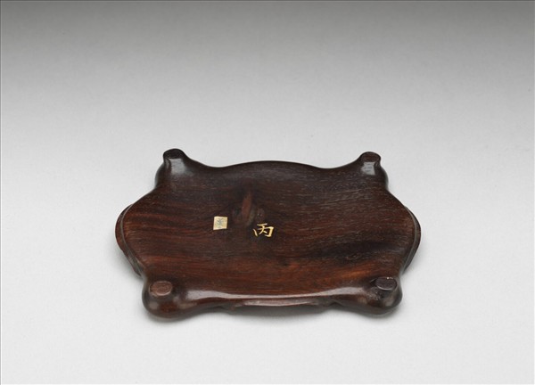 龍首雙耳四足銅爐