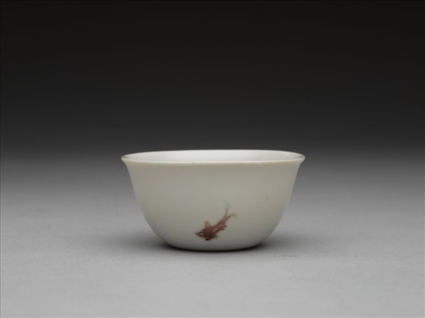 釉裡紅三魚紋杯