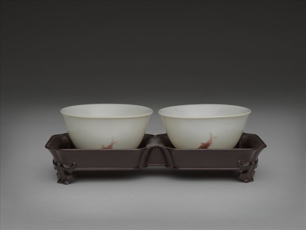 釉裡紅三魚紋杯