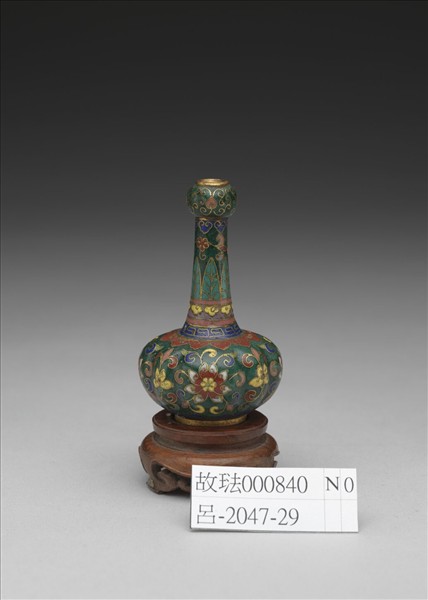 掐絲琺瑯五彩轉枝花蒜頭瓶