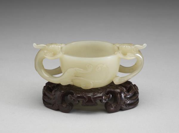 玉雙螭耳杯