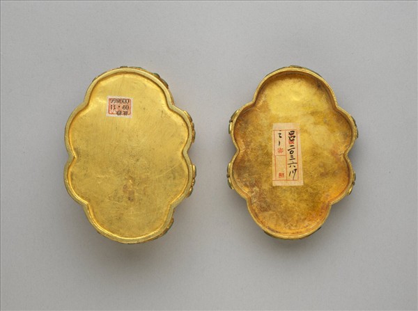 鍍金嵌松石福壽如意式盒