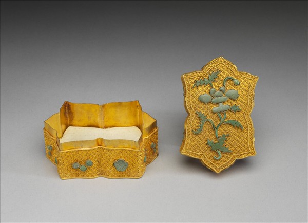 鍍金嵌松石花六角盒