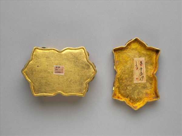 鍍金嵌松石花六角盒