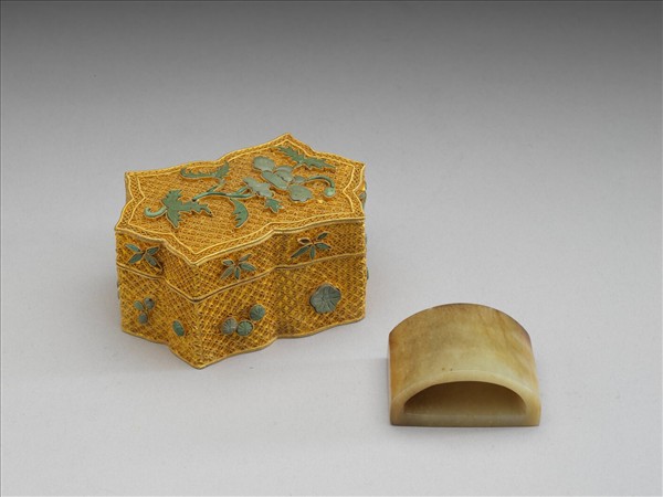 鍍金嵌松石花六角盒