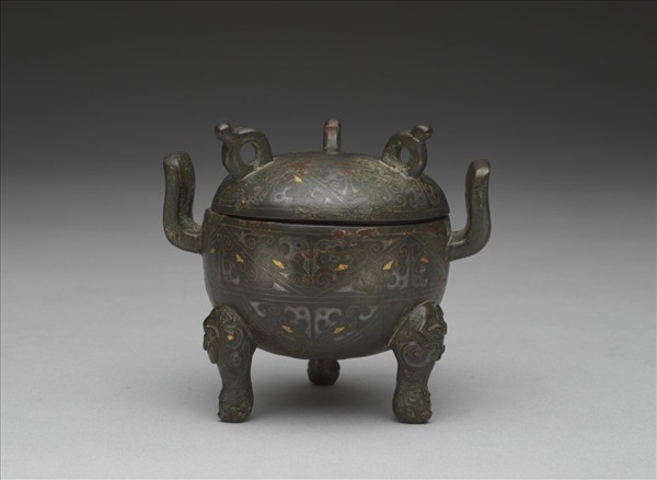 嵌金銀三角雲紋銅鼎