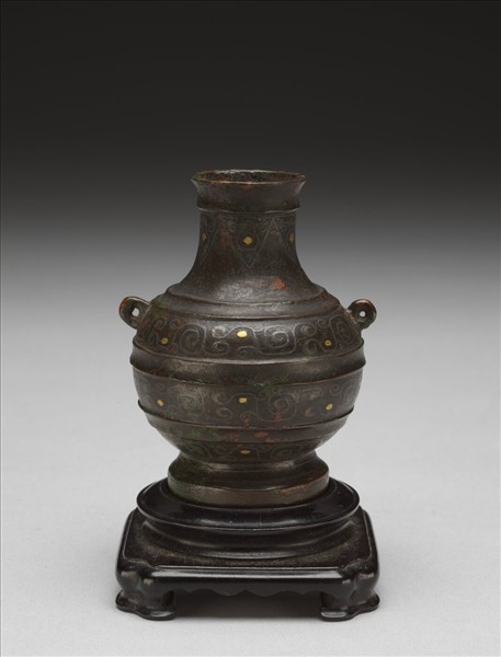 嵌金銀環耳帶紋銅壺