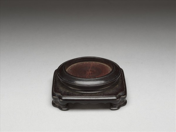 嵌金銀環耳帶紋銅壺