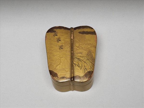 山水蒔繪宮扇形盒