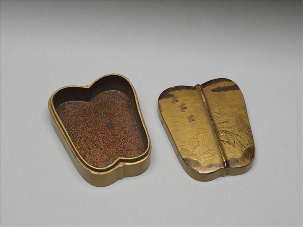 山水蒔繪宮扇形盒