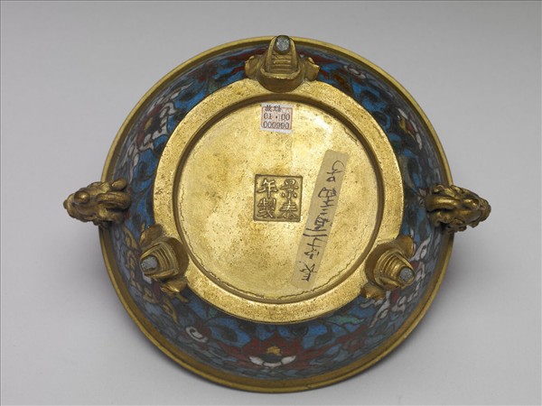 掐絲琺瑯番蓮紋象鼻爐