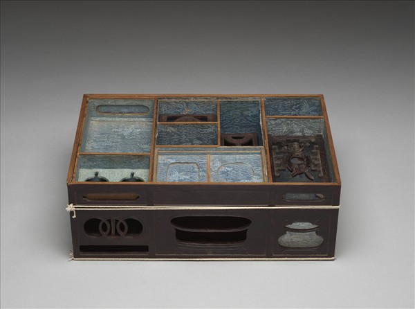 紫檀嵌彩瓷博古圖櫃(下櫃)