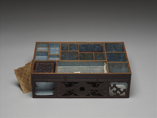 紫檀嵌彩瓷博古圖櫃(下櫃)