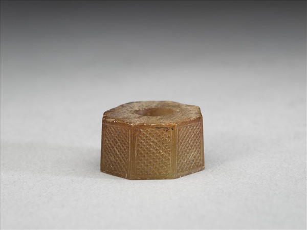 玉八角形雕花飾件