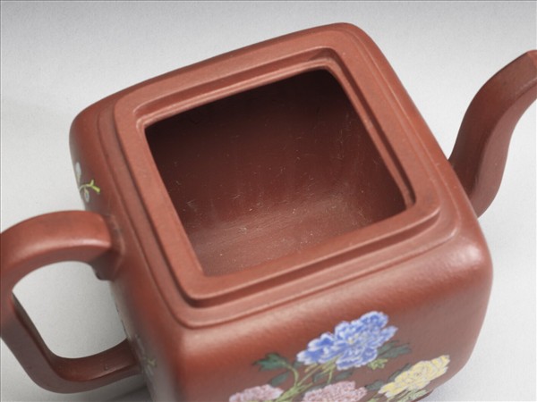 宜興胎畫琺瑯四季花卉方壺