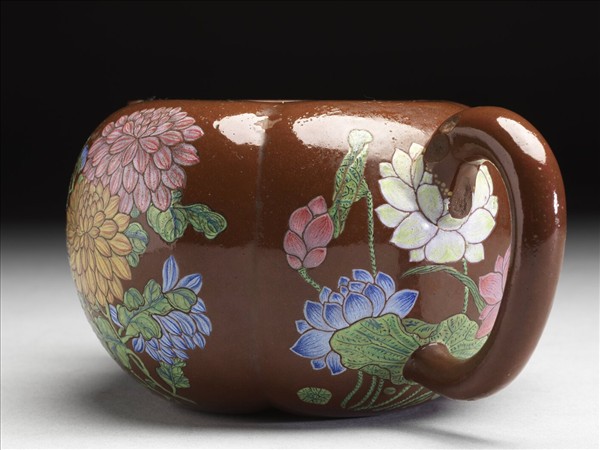 宜興胎畫琺瑯四季花卉海棠式壺