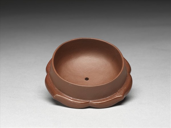 宜興胎畫琺瑯四季花卉海棠式壺