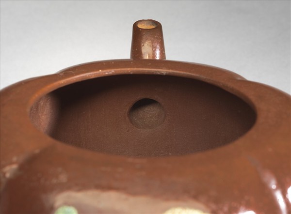 宜興胎畫琺瑯四季花卉海棠式壺