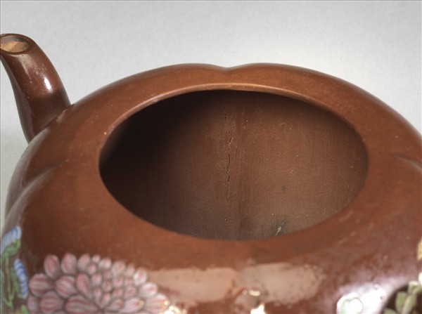 宜興胎畫琺瑯四季花卉海棠式壺