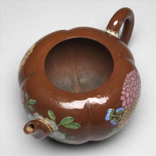 宜興胎畫琺瑯四季花卉海棠式壺