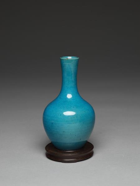 Vase in turquoise blue glaze - National Palace Museum
