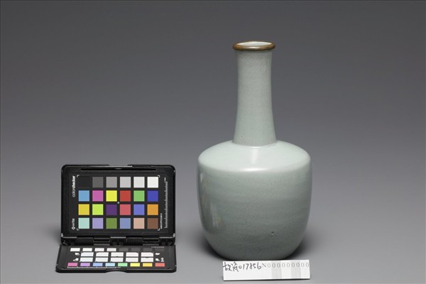 汝窯 青瓷紙槌瓶 「奉華」銘