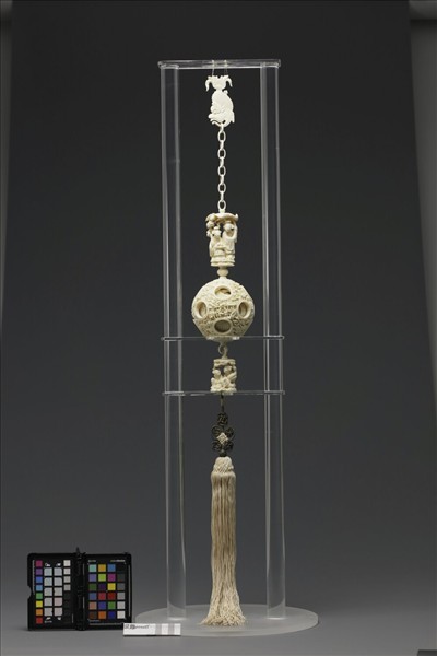 象牙雕鏤空人物套球