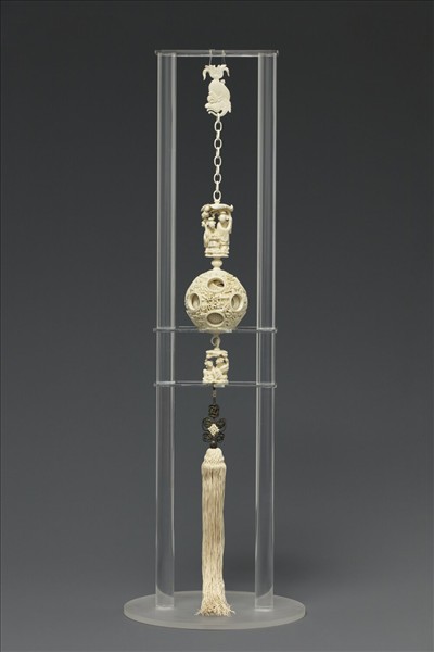 象牙雕鏤空人物套球